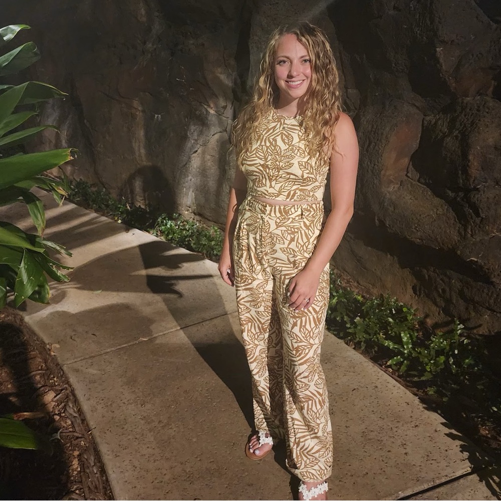 House of Harlow 1960 Women's Brown Hawaiian Print Linen Set - size 4
